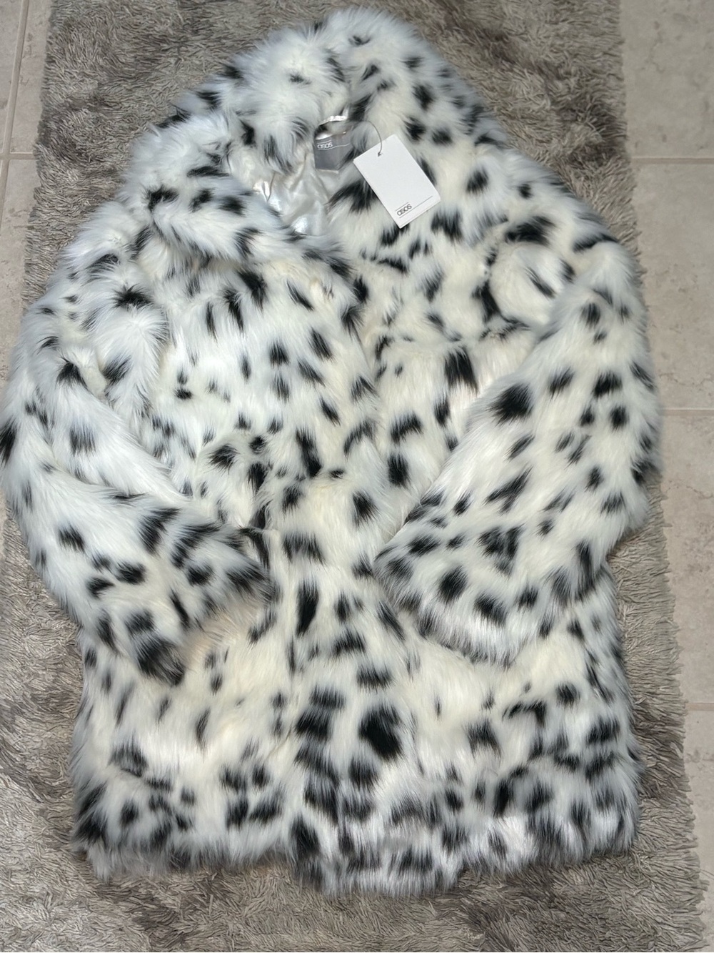 ASOS Brand New With Tags Snow Leopard/Dalmatian Fluffy Faux Fur Jacket Size 6